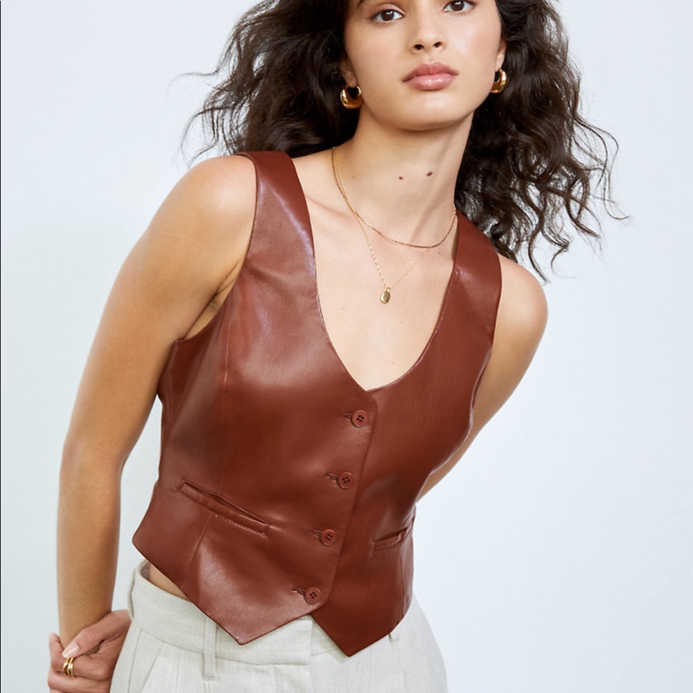 Aritzia Wilfred vegan leather vest in black